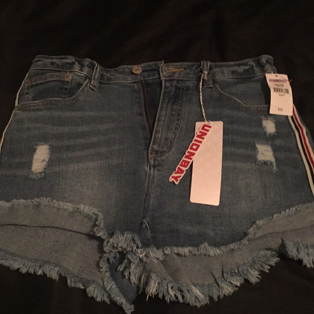 Short outfit - Picture 2 of 3